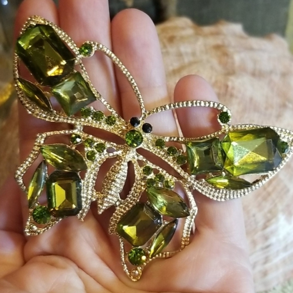 Vintage Green Crystal Butterfly Gold Brooch - Picture 6 of 6